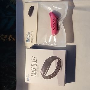 Max Buzz Activity tracker and clip